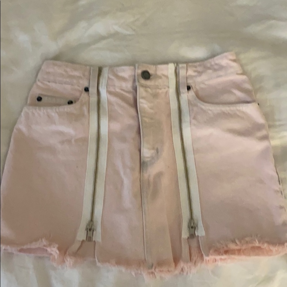 Carmar light pink denim zip skirt size 28 like new